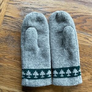 WOOLEN MITTENS